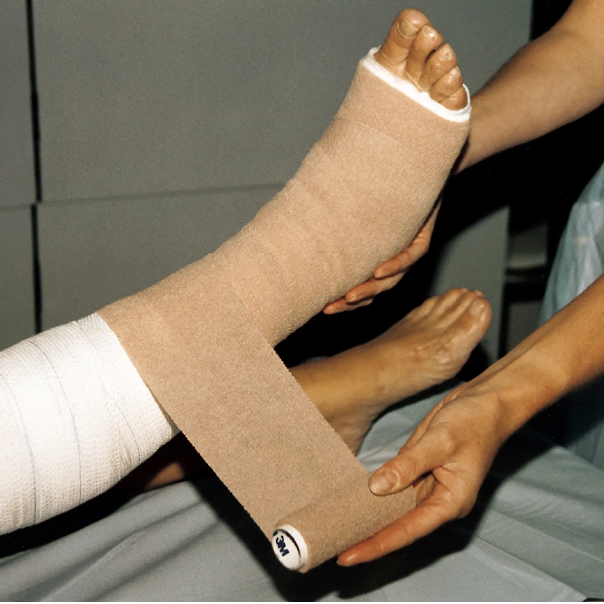 3M™ Coban™ Self-adherent Closure Cohesive Bandage, 1 Inch x 5 Yard, Tan, 1 Case of 30
